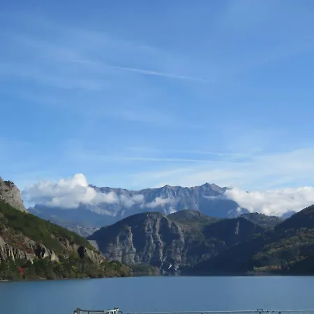 Сasa de vacaciones Mon Ecrin De Nature Rez De Jardin *