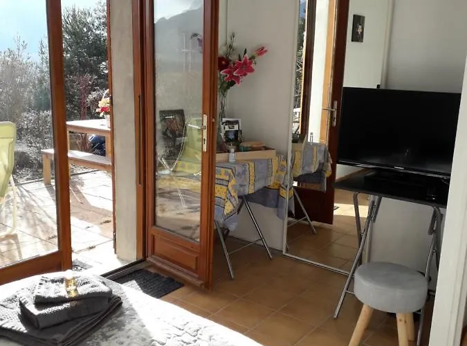 Holiday home Mon Ecrin De Nature Rez De Jardin Seyne